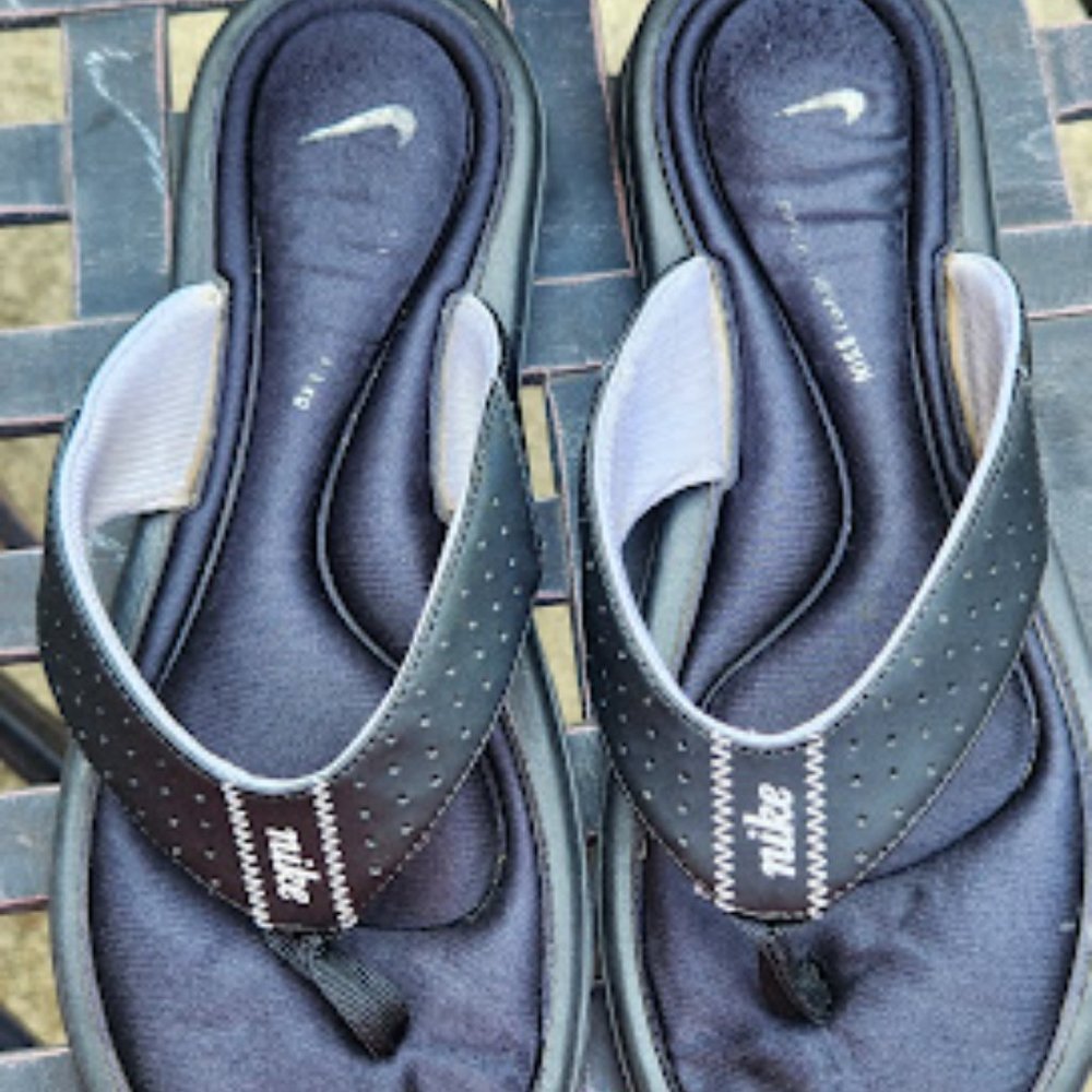 Nike Comfort Footbed Flip Flop Sandle Womens Shoes size 8